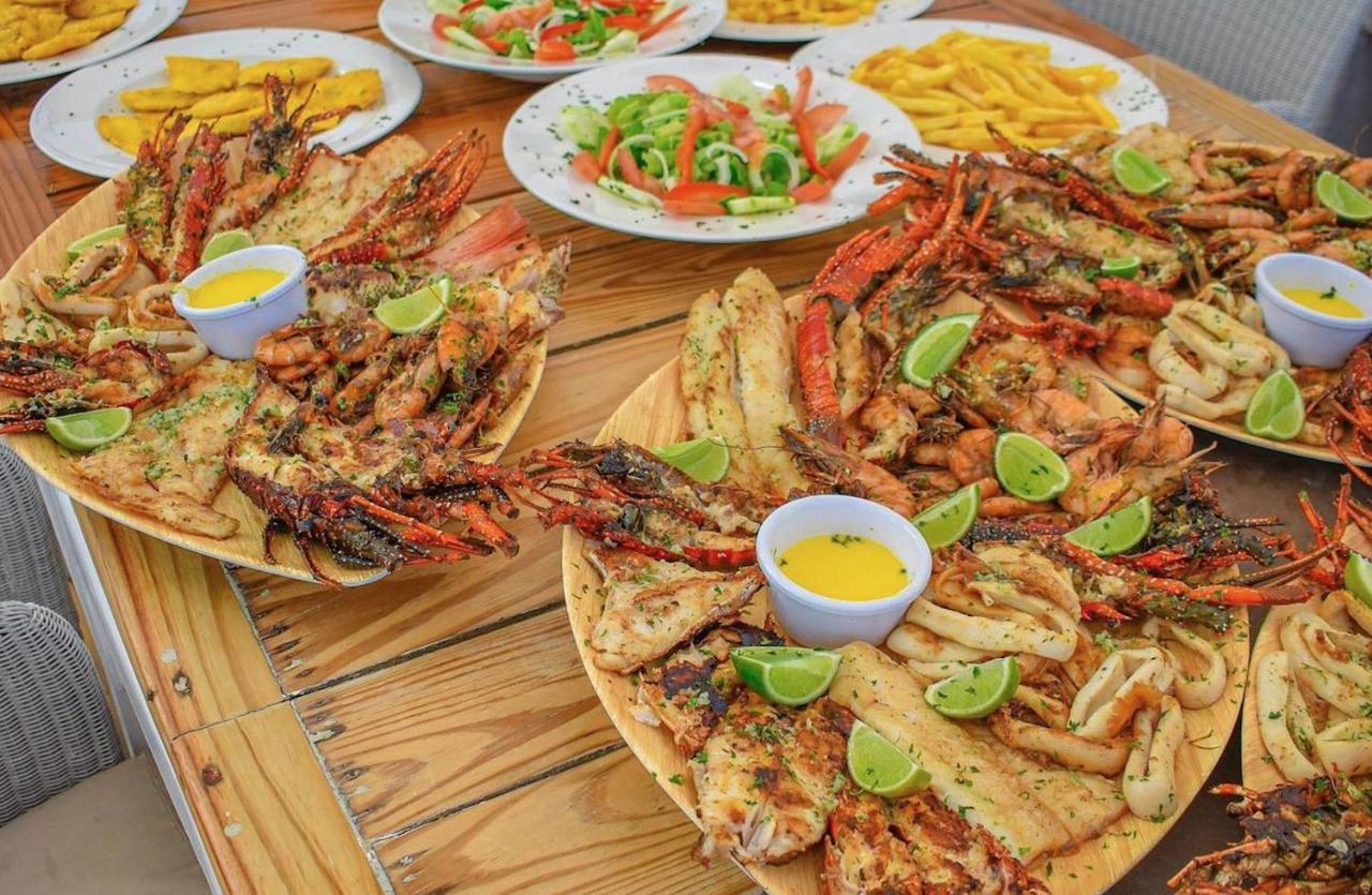 Los Corales Villas And Suites - Beach Club, Spa, Restaurants Punta Cana Bagian luar foto